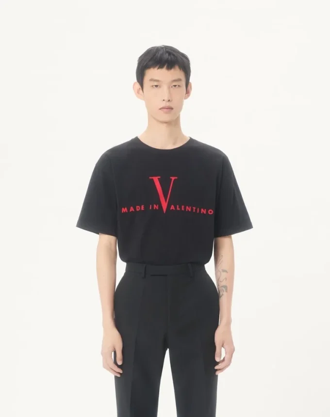 Valentino Baumwoll-T-Shirt mit „Made In Valentino”-Print Valentino Baumwoll-T-Shirt mit „Made In Valentino”-Print