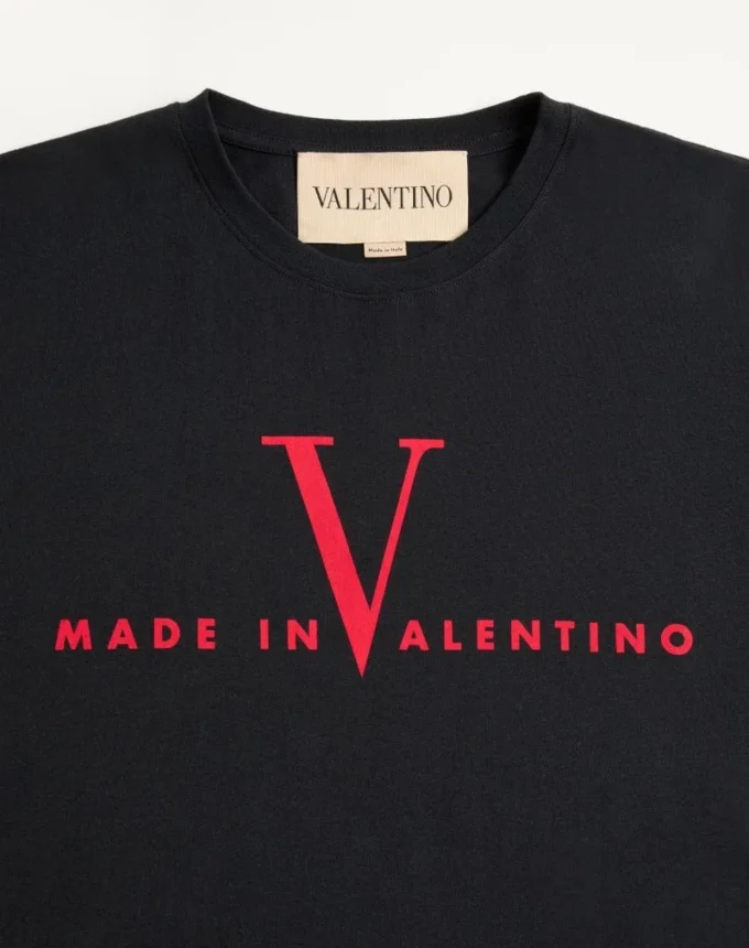 Valentino Baumwoll-T-Shirt mit „Made In Valentino”-Print Valentino Baumwoll-T-Shirt mit „Made In Valentino”-Print