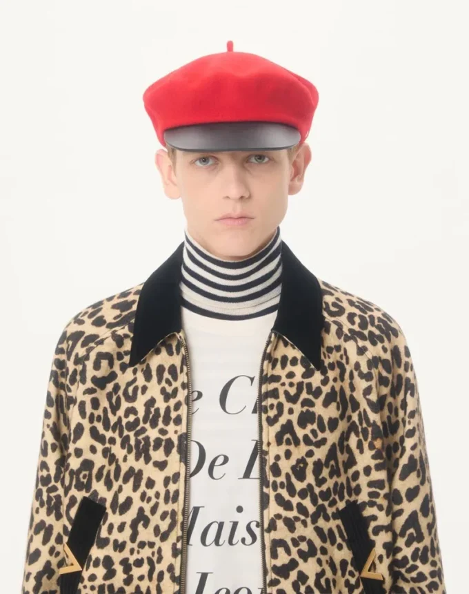 Valentino Bomberjacke aus drapierter Wolle mit VGold auf den Seitentaschen Valentino Bomberjacke aus drapierter Wolle mit VGold auf den Seitentaschen