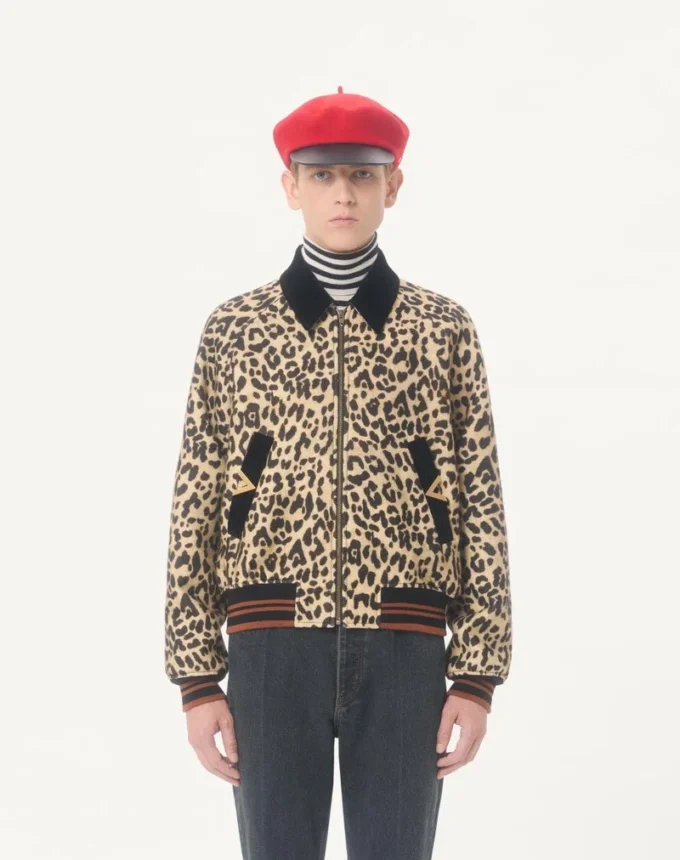 Valentino Bomberjacke aus drapierter Wolle mit VGold auf den Seitentaschen Valentino Bomberjacke aus drapierter Wolle mit VGold auf den Seitentaschen