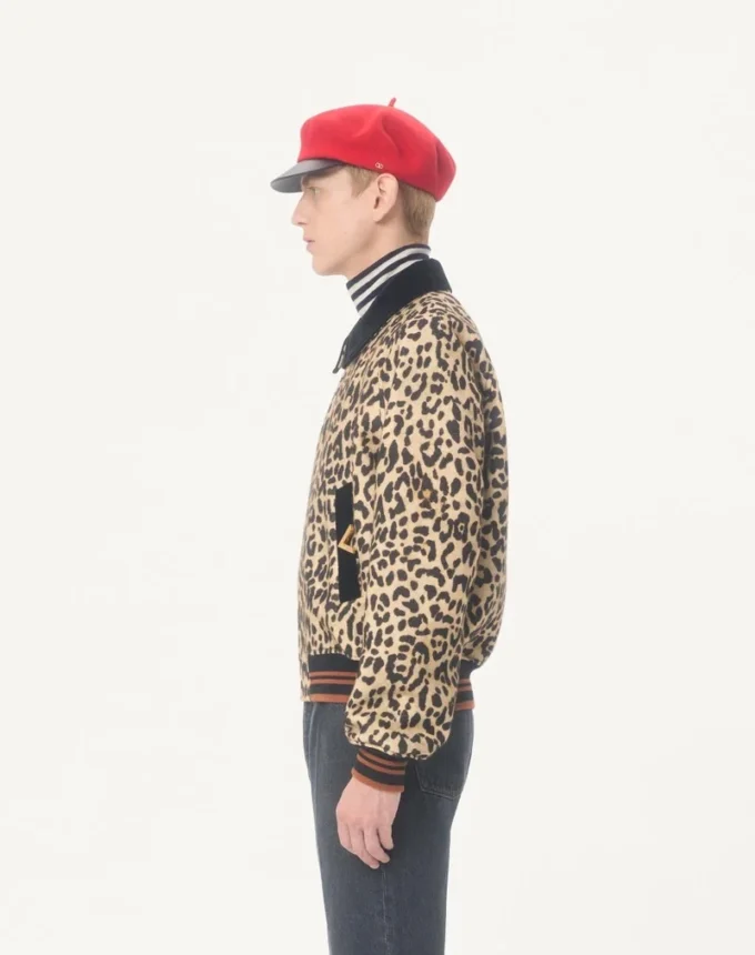 Valentino Bomberjacke aus drapierter Wolle mit VGold auf den Seitentaschen Valentino Bomberjacke aus drapierter Wolle mit VGold auf den Seitentaschen