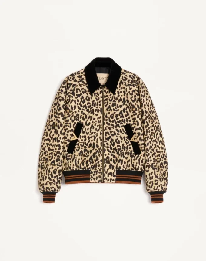 Valentino Bomberjacke aus drapierter Wolle mit VGold auf den Seitentaschen Valentino Bomberjacke aus drapierter Wolle mit VGold auf den Seitentaschen