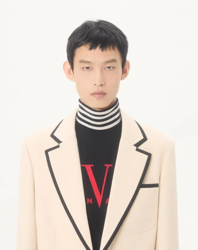 Valentino Einreihige Jacke aus Wollgabardine Valentino Einreihige Jacke aus Wollgabardine