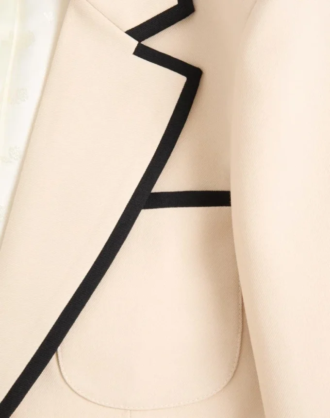 Valentino Einreihige Jacke aus Wollgabardine Valentino Einreihige Jacke aus Wollgabardine