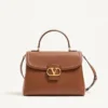 Valentino Garavani 9To5 Handtasche aus glattem Kalbsleder Valentino Garavani 9To5 Handtasche aus glattem Kalbsleder