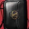 Valentino Garavani 9To5 Schultertasche aus glattem Kalbsleder Valentino Garavani 9To5 Schultertasche aus glattem Kalbsleder
