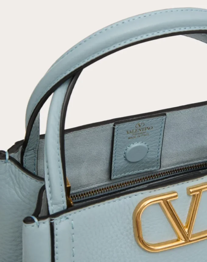 Valentino Garavani Alltime Kleine Handtasche aus genarbtem Kalbsleder Valentino Garavani Alltime Kleine Handtasche aus genarbtem Kalbsleder