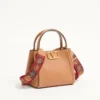 Valentino Garavani Alltime kleine Handtasche aus genarbtem Kalbsleder mit besticktem Schulterriemen Valentino Garavani Alltime kleine Handtasche aus genarbtem Kalbsleder mit besticktem Schulterriemen