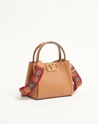 Valentino Garavani Alltime kleine Handtasche aus genarbtem Kalbsleder mit besticktem Schulterriemen