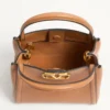 Valentino Garavani Alltime kleine Handtasche aus genarbtem Kalbsleder mit besticktem Schulterriemen Valentino Garavani Alltime kleine Handtasche aus genarbtem Kalbsleder mit besticktem Schulterriemen