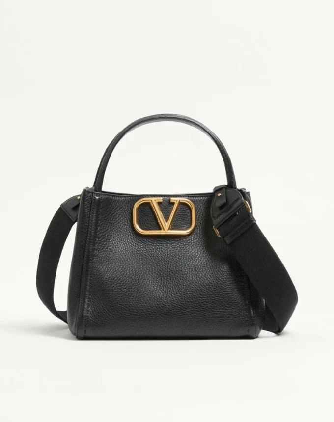 Valentino Garavani Alltime Medium Handtasche aus genarbtem Kalbsleder Valentino Garavani Alltime Medium Handtasche aus genarbtem Kalbsleder
