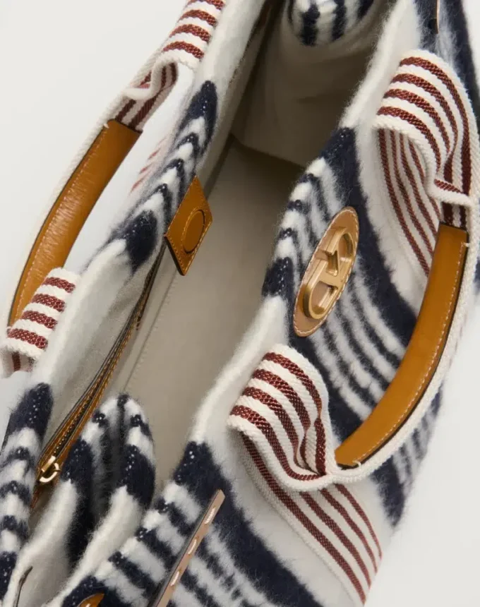 Valentino Garavani Antibes Handtasche aus Wolle Valentino Garavani Antibes Handtasche aus Wolle