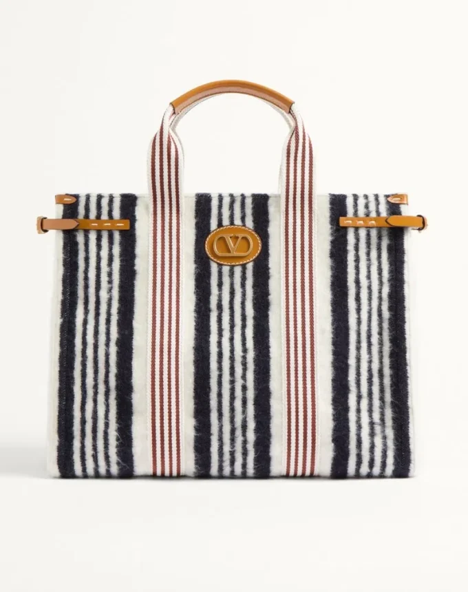 Valentino Garavani Antibes Handtasche aus Wolle Valentino Garavani Antibes Handtasche aus Wolle