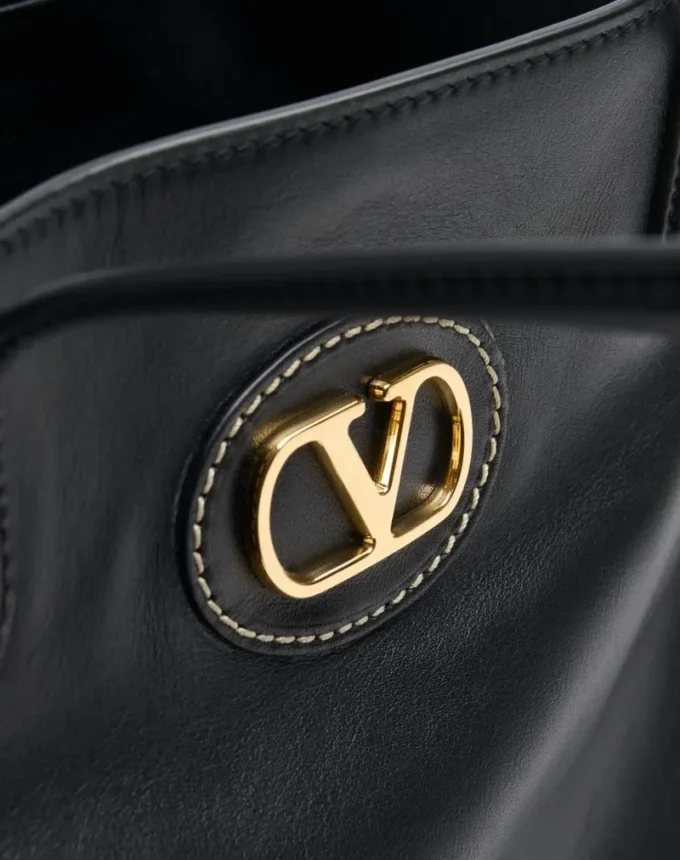 Valentino Garavani Antibes Medium Ledertasche Valentino Garavani Antibes Medium Ledertasche