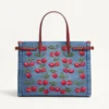 Valentino Garavani Antibes Medium Shopping Bag aus Denim mit Cherryfic-Stickerei Valentino Garavani Antibes Medium Shopping Bag aus Denim mit Cherryfic-Stickerei
