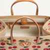 Valentino Garavani Antibes Medium Shopping Bag aus Jacquard-Raffia mit Cherryfic-Motiv Valentino Garavani Antibes Medium Shopping Bag aus Jacquard-Raffia mit Cherryfic-Motiv