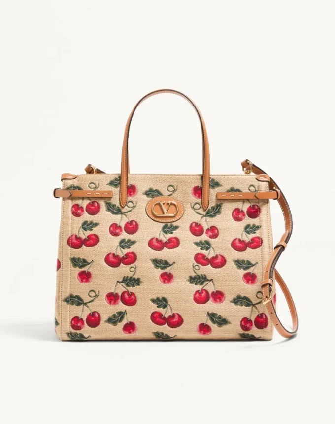 Valentino Garavani Antibes Medium Shopping Bag aus Jacquard-Raffia mit Cherryfic-Motiv Valentino Garavani Antibes Medium Shopping Bag aus Jacquard-Raffia mit Cherryfic-Motiv