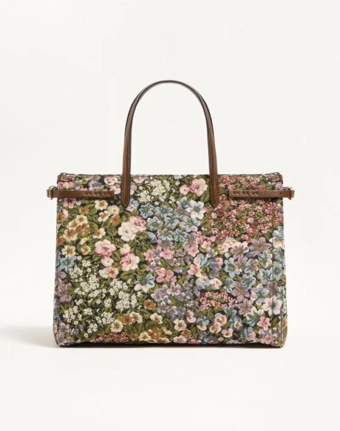 Valentino Garavani Antibes mittelgroße Einkaufstasche aus Apres L’Hiver-Jacquardstoff Valentino Garavani Antibes mittelgroße Einkaufstasche aus Apres L’Hiver-Jacquardstoff