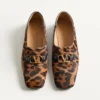 Valentino Garavani Babouche Haircalf Loafers mit Fauve Eclat Print