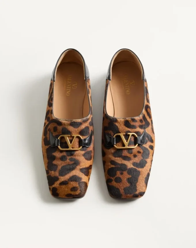 Valentino Garavani Babouche Haircalf Loafers mit Fauve Eclat Print
