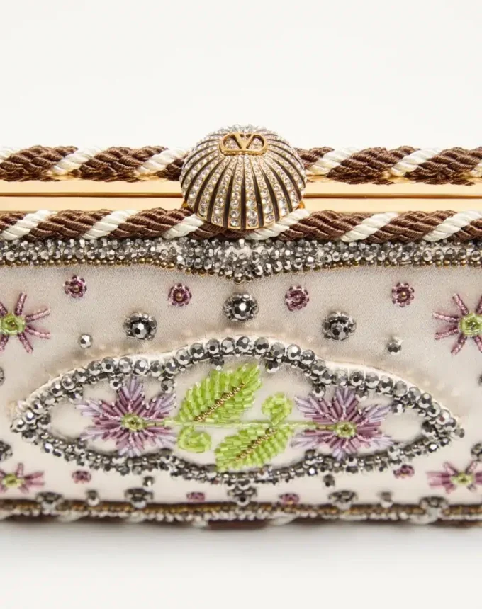 Valentino Garavani Carry Secrets Bestickte Minaudiere Valentino Garavani Carry Secrets Bestickte Minaudiere