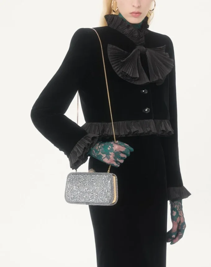 Valentino Garavani Carry Secrets Minaudiere mit Strasssteinen Valentino Garavani Carry Secrets Minaudiere mit Strasssteinen
