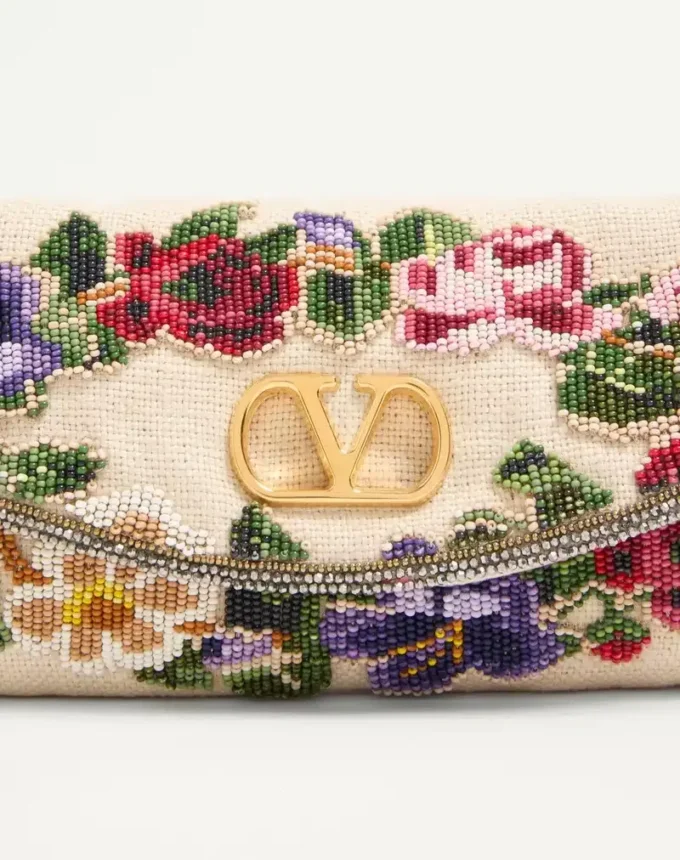 Valentino Garavani DeVain Kleine bestickte Umhängetasche Valentino Garavani DeVain Kleine bestickte Umhängetasche