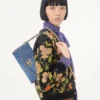 Valentino Garavani DeVain Kleine Denim-Umhängetasche Valentino Garavani DeVain Kleine Denim-Umhängetasche