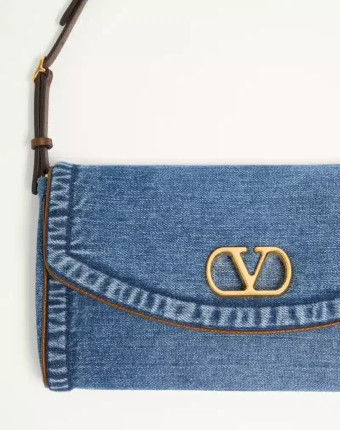 Valentino Garavani DeVain Kleine Denim-Umhängetasche Valentino Garavani DeVain Kleine Denim-Umhängetasche
