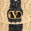 Valentino Garavani DeVain Kleine Schultertasche aus Raffia mit Wellenmuster Valentino Garavani DeVain Kleine Schultertasche aus Raffia mit Wellenmuster