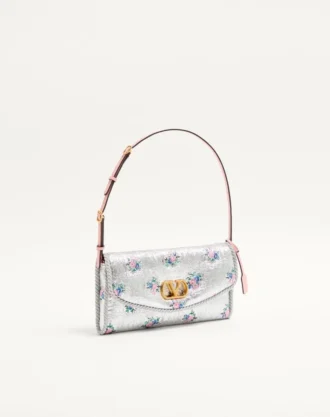 valentino garavani devain kleine umhngetasche aus floralem lurex jacquard stoff 2 330x417 - Valentino Garavani DeVain Kleine Umh&auml;ngetasche aus floralem Lurex-Jacquard-Stoff