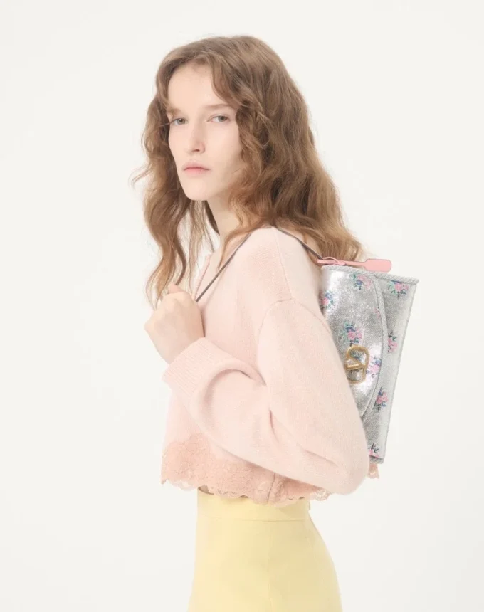 Valentino Garavani DeVain Kleine Umhängetasche aus floralem Lurex-Jacquard-Stoff Valentino Garavani DeVain Kleine Umhängetasche aus floralem Lurex-Jacquard-Stoff