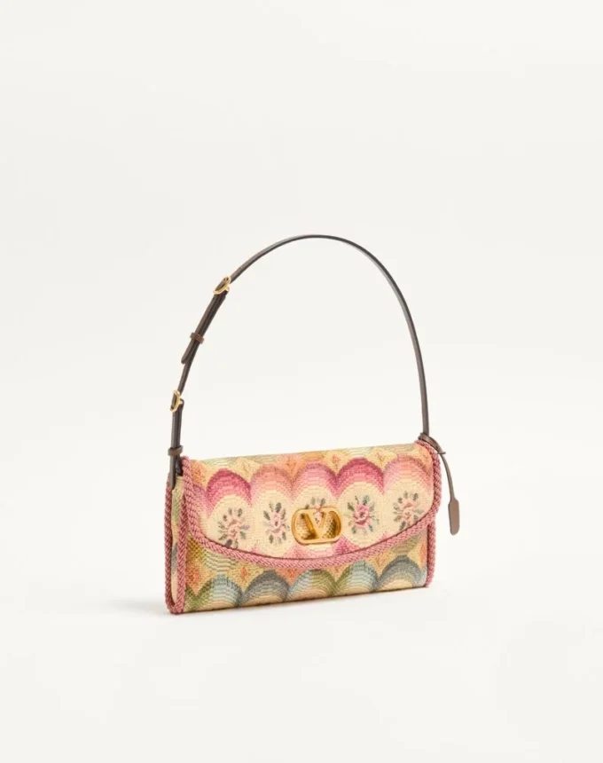 Valentino Garavani DeVain Kleine Umhängetasche aus Jacquard-Stoff mit Apres L’Hiver-Motiv Valentino Garavani DeVain Kleine Umhängetasche aus Jacquard-Stoff mit Apres L’Hiver-Motiv