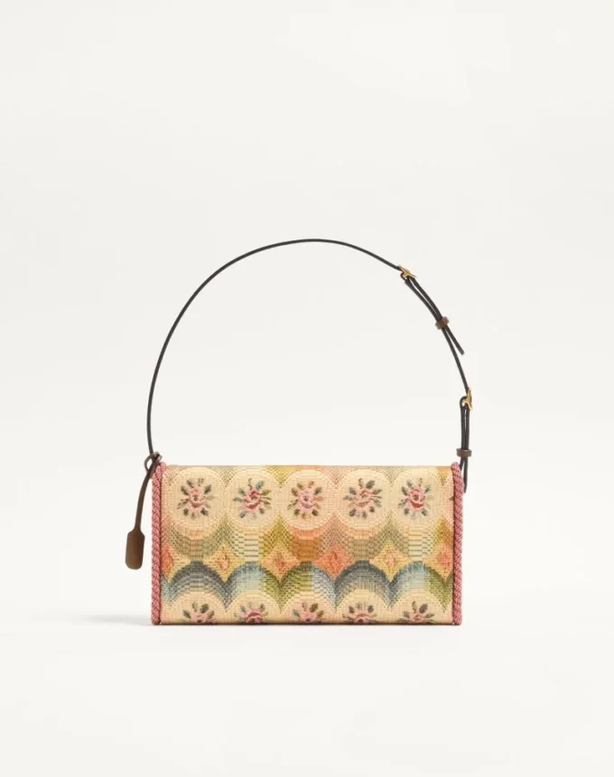 Valentino Garavani DeVain Kleine Umhängetasche aus Jacquard-Stoff mit Apres L’Hiver-Motiv Valentino Garavani DeVain Kleine Umhängetasche aus Jacquard-Stoff mit Apres L’Hiver-Motiv