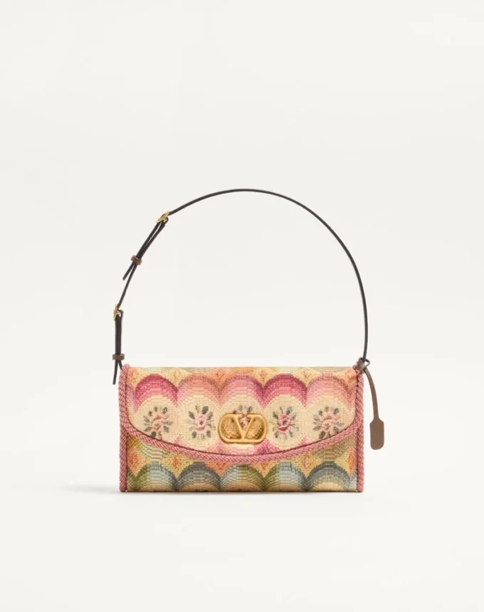 Valentino Garavani DeVain Kleine Umhängetasche aus Jacquard-Stoff mit Apres L’Hiver-Motiv Valentino Garavani DeVain Kleine Umhängetasche aus Jacquard-Stoff mit Apres L’Hiver-Motiv