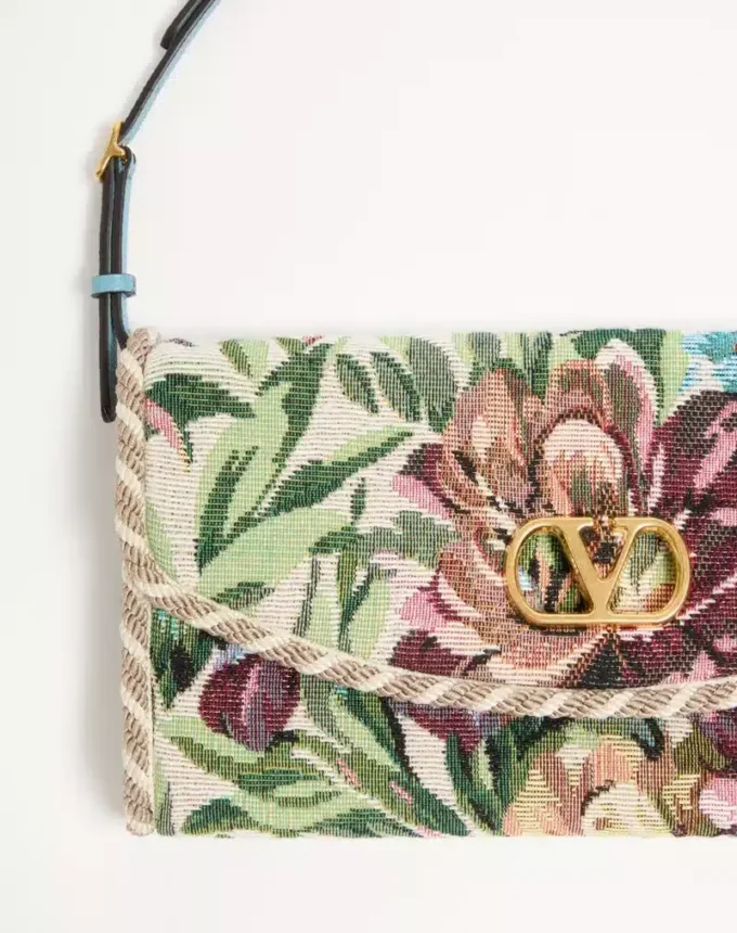 Valentino Garavani DeVain Kleine Umhängetasche aus Voyage Imaginaire Jacquard-Stoff Valentino Garavani DeVain Kleine Umhängetasche aus Voyage Imaginaire Jacquard-Stoff