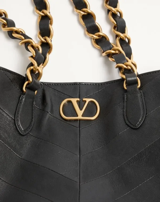 Valentino Garavani Laseine Kleine Einkaufstasche aus Nappaleder mit Chevron-Muster Valentino Garavani Laseine Kleine Einkaufstasche aus Nappaleder mit Chevron-Muster