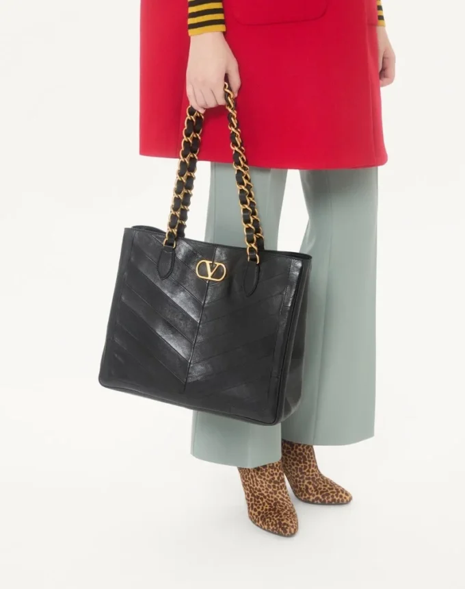 Valentino Garavani Laseine Shopping Bag aus Nappaleder mit Chevron-Muster Valentino Garavani Laseine Shopping Bag aus Nappaleder mit Chevron-Muster