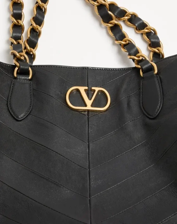 Valentino Garavani Laseine Shopping Bag aus Nappaleder mit Chevron-Muster Valentino Garavani Laseine Shopping Bag aus Nappaleder mit Chevron-Muster