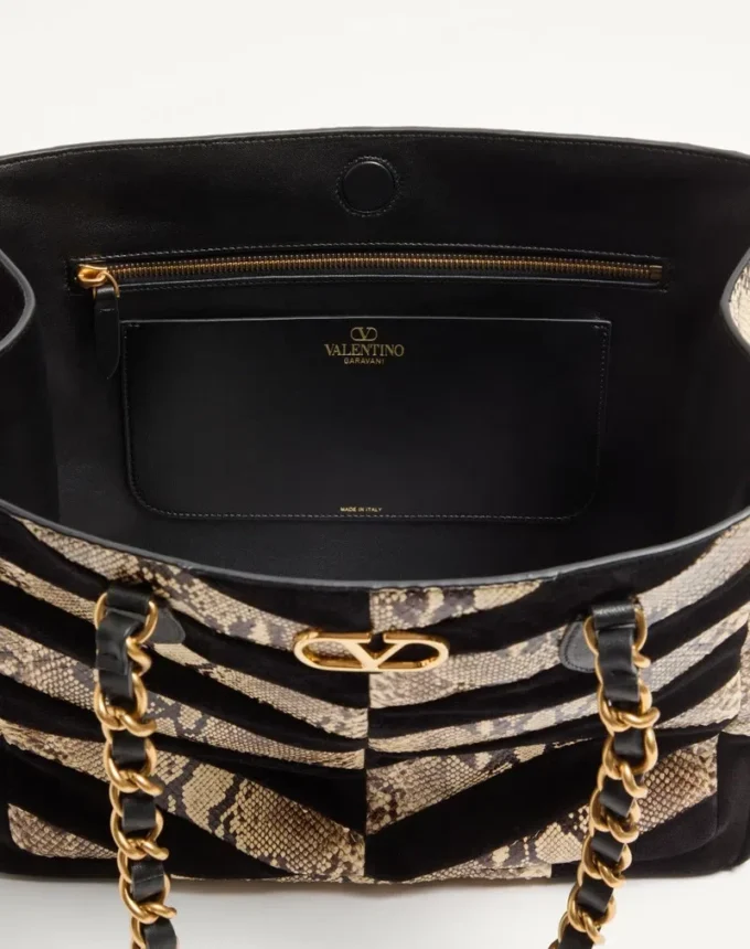 Valentino Garavani Laseine Shopping Bag aus Pythonleder und Wildleder mit Chevron-Muster Valentino Garavani Laseine Shopping Bag aus Pythonleder und Wildleder mit Chevron-Muster