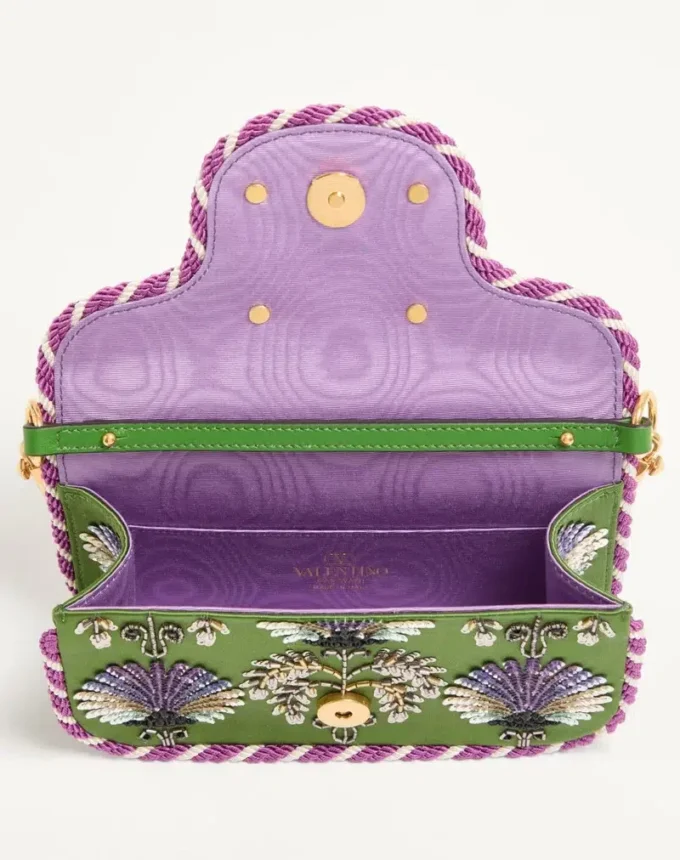 Valentino Garavani Locò Kleine bestickte Umhängetasche mit Juwelenlogo Valentino Garavani Locò Kleine bestickte Umhängetasche mit Juwelenlogo
