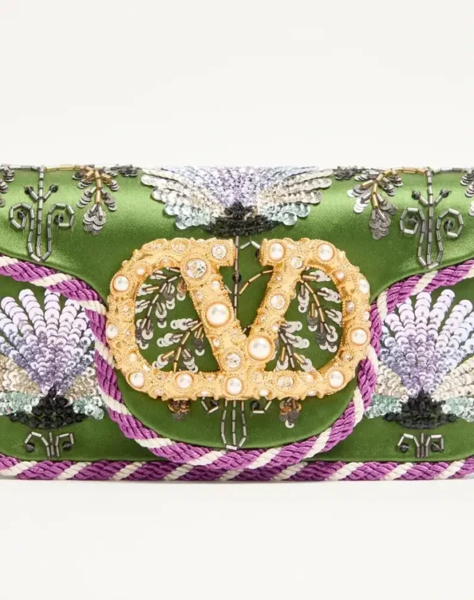 Valentino Garavani Locò Kleine bestickte Umhängetasche mit Juwelenlogo Valentino Garavani Locò Kleine bestickte Umhängetasche mit Juwelenlogo