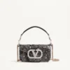 Valentino Garavani Locò Kleine bestickte Umhängetasche mit Juwelenlogo Valentino Garavani Locò Kleine bestickte Umhängetasche mit Juwelenlogo