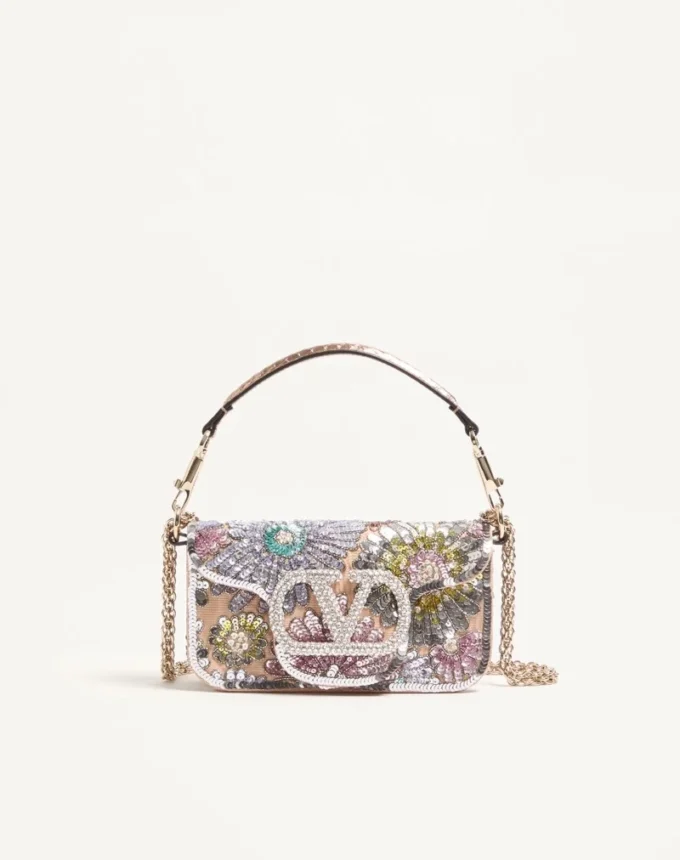 Valentino Garavani Locò Kleine bestickte Umhängetasche mit Juwelenlogo Valentino Garavani Locò Kleine bestickte Umhängetasche mit Juwelenlogo