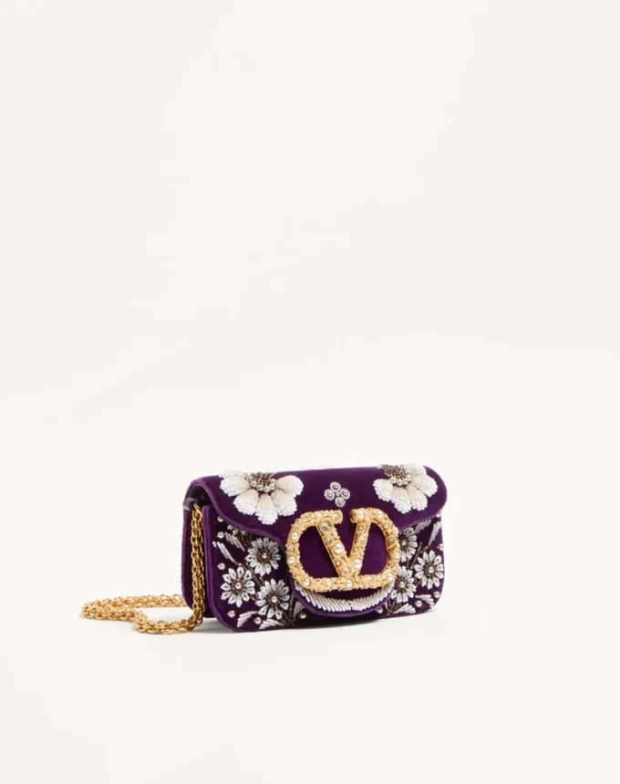 Valentino Garavani Locò Kleine Umhängetasche mit gesticktem Juwelenlogo Valentino Garavani Locò Kleine Umhängetasche mit gesticktem Juwelenlogo