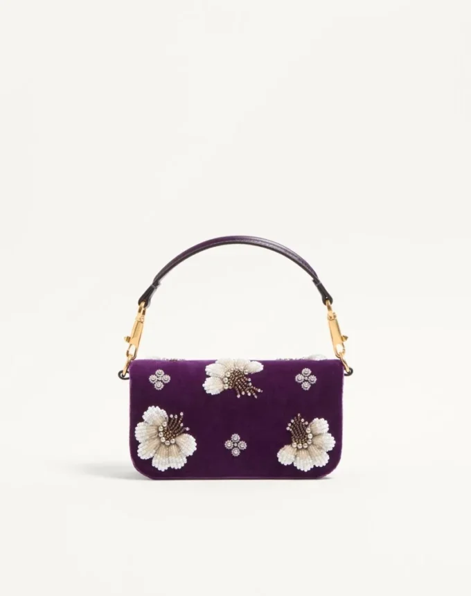 Valentino Garavani Locò Kleine Umhängetasche mit gesticktem Juwelenlogo Valentino Garavani Locò Kleine Umhängetasche mit gesticktem Juwelenlogo