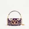 Valentino Garavani Locò Kleine Umhängetasche mit gesticktem Juwelenlogo Valentino Garavani Locò Kleine Umhängetasche mit gesticktem Juwelenlogo