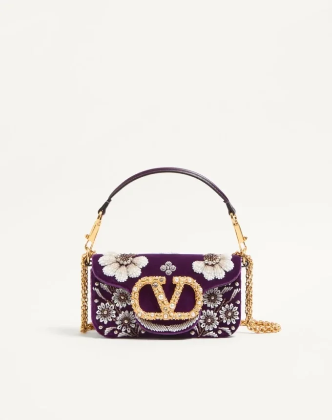 Valentino Garavani Locò Kleine Umhängetasche mit gesticktem Juwelenlogo Valentino Garavani Locò Kleine Umhängetasche mit gesticktem Juwelenlogo