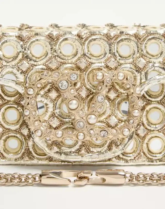 Valentino Garavani Locò Kleine Umhängetasche mit gesticktem Juwelenlogo Valentino Garavani Locò Kleine Umhängetasche mit gesticktem Juwelenlogo
