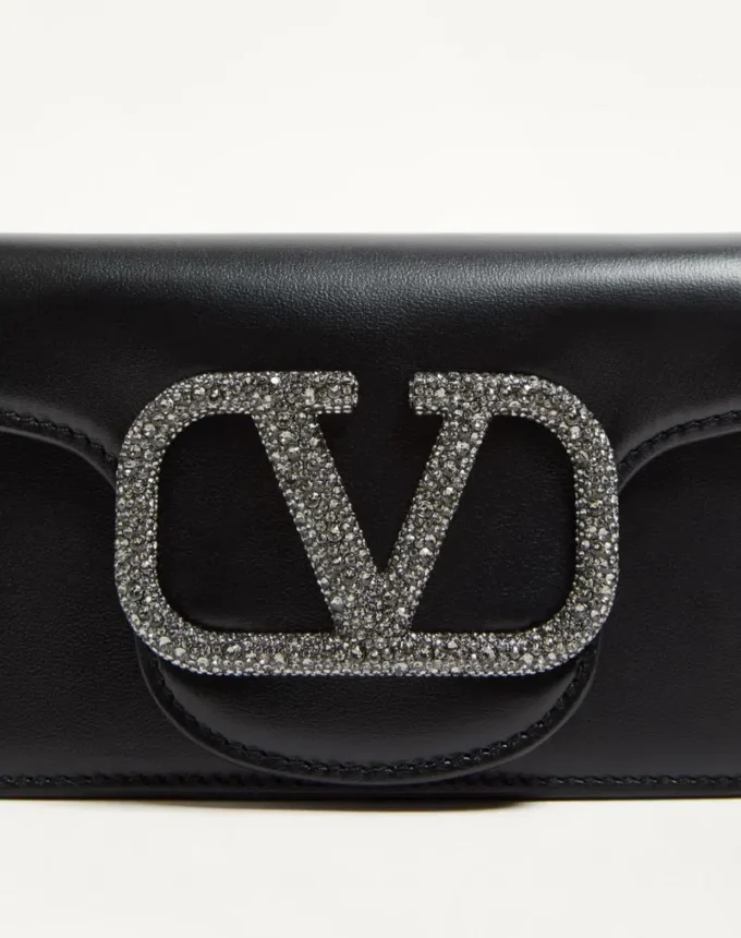 Valentino Garavani Locò Kleine Umhängetasche mit Juwelenlogo Valentino Garavani Locò Kleine Umhängetasche mit Juwelenlogo